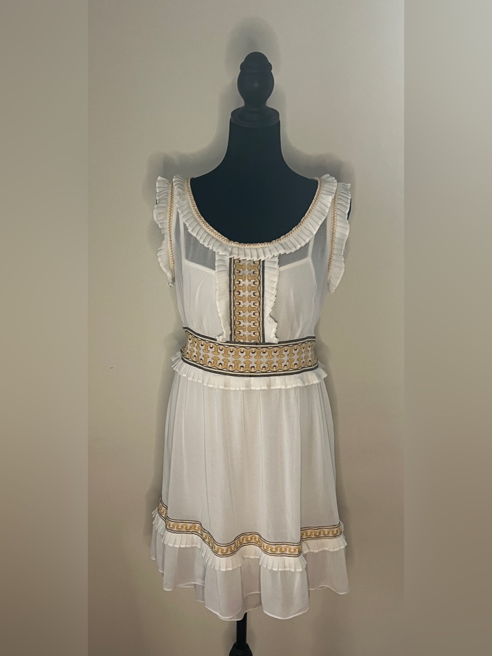 Max Studio White Sleeveless Ruffled Dress with Gold Trim and Detachable Lining